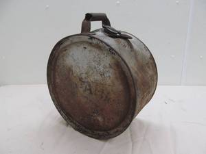 lot 56 image: Vintage oil can
