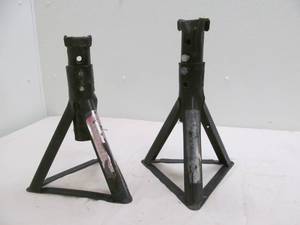 lot 60 image: automotive jack stands