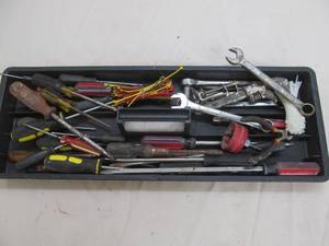 lot 112 image: Tool caddy w tools