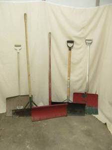 lot 144 image: snow shovels
