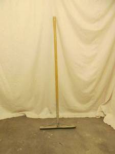 lot 148 image: cement leveling tool