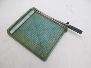 lot 164 image: paper cutter