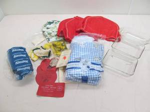 lot 178 image: Tablecloth, cover, dishes