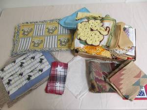 lot 210 image: Large lot of placemats, hot plates, etc.