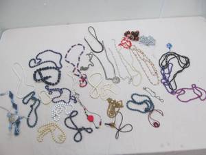 lot 225 image: vintage costume jewelry