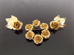 12k 120 Yellow Gold Filled 1960s Winard Rose Brooch and Earring Set