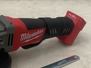 lot 40 image: M18 Cordless Angle Grinder