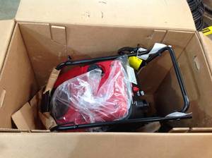 lot 31 image: HONDA HS720AM 20 in. Single-Stage Gas Snow Blower (NOT USED)
