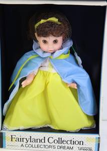 lot 2 image: Fairyland Collection Snow White Doll