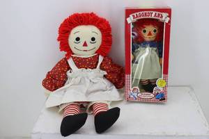 lot 16 image: Raggedy Ann Dolls