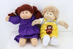 lot 17 image: Cabbage Patch Kids