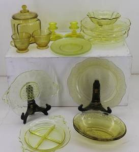 lot 33 image: Yellow Glassware