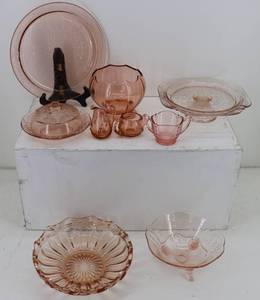 lot 40 image: Pink Glassware
