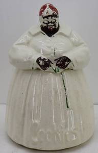 lot 44 image: 1940s Aunt Jemima Cookie Jar