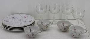 lot 47 image: Japanese 4pc Serving Set