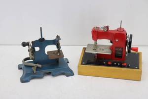 lot 58 image: Vintage Toy Sewing Machines