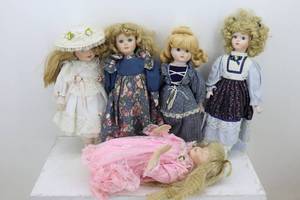 lot 65 image: (5) Dolls