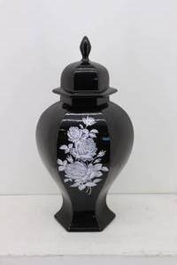 lot 88 image: Black Urn