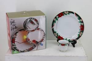 lot 93 image: Deck the Halls Serving Set