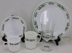 lot 94 image: Christmas Serving Set