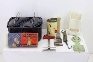 lot 107 image: Vintage Kitchen Items