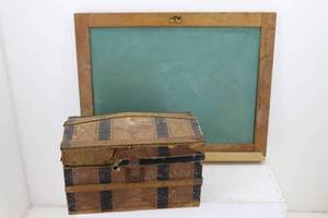 lot 118 image: Chalk Board & Old Box