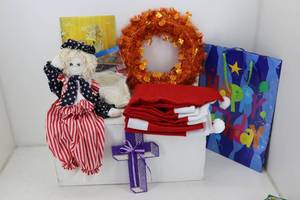 lot 119 image: Decorations