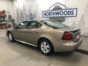 2006 Pontiac Grand Prix -No Reserve-