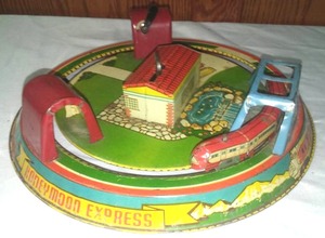 lot 8 image: Vintage Windup Train Honeymoon Express, metal