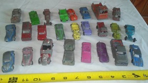 lot 21 image: 25 Tootsie style cars