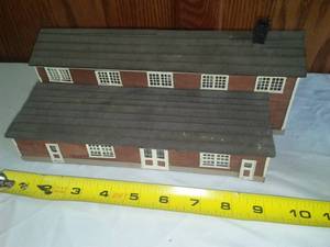 lot 32 image: Handmade Horse Barn & Lean - to