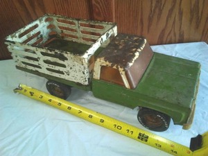 lot 34 image: Nylint Farm truck complete