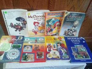 lot 46 image: 8 Collector books