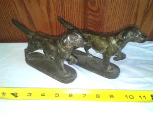 lot 60 image: Heavy brass pointer hunting dogs  2.