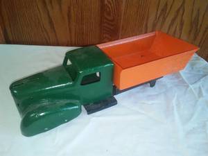 lot 63 image: Vintage truck  no wheels.
