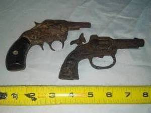 lot 66 image: 2 Toy Guns Vintage pistol revolver. Hero