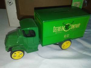 lot 68 image: John Deere Truck Bank No. 102. 1926 Bull Dog.