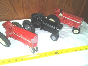 lot 139 image: 3 Toy tractors International Harvester