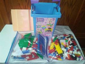 lot 146 image: Legos & Mega Bloks - some great pieces.