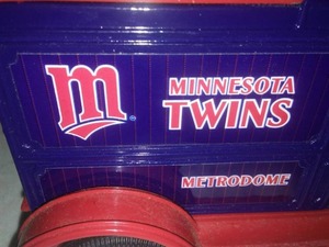 lot 147 image: 1994 Minnesota Twins Bank no. 1244  Limited Series ERTL with key