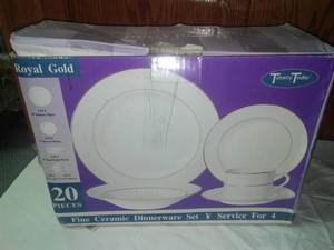 lot 153 image: 20 pc Dinnerware set - New in box.