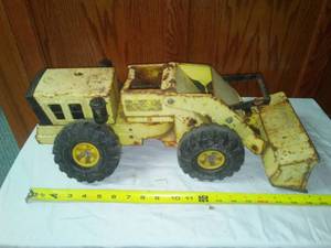 lot 197 image: Tonka Payloader.
