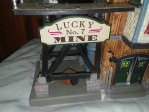 lot 111 image: Building Mine & accessories