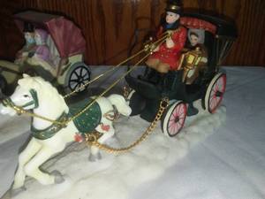 lot 112 image: 4 sleighs & carriages.