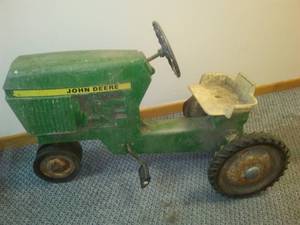 lot 120 image: John Deere pedal Cast tractor