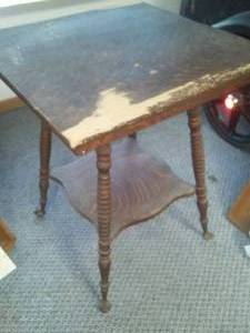 lot 124 image: Victorian Glass clawfoot occasional table