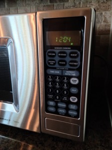 G.E. Spacemaker Microwave