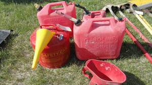 lot 16 image: 4 Gas Cans
