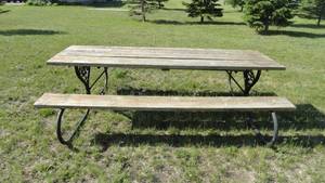 lot 21 image: 8 Picnic Table