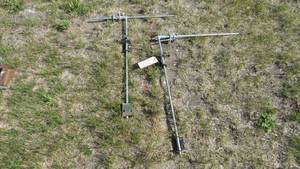 lot 25 image: 2 Corner brackets